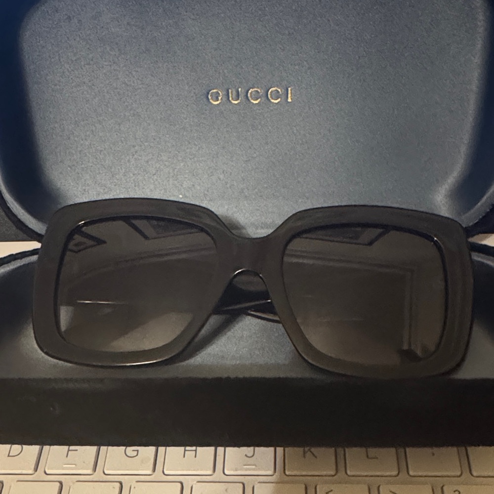 Gucci Elegant Black Oversized Sunglasses GG01411SN